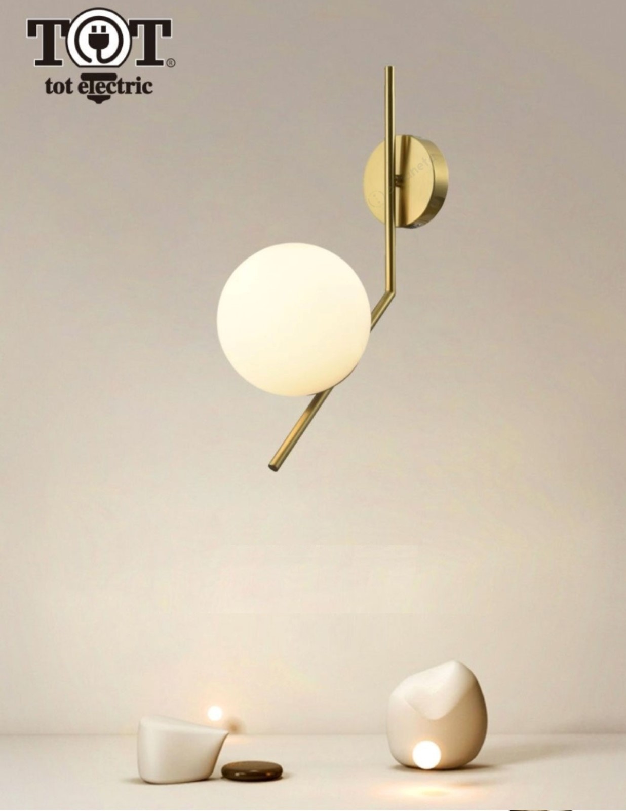 Applique da parete metallo Oro con Sfera in Vetro Bianco attacco E27 lampada  design moderno minimal